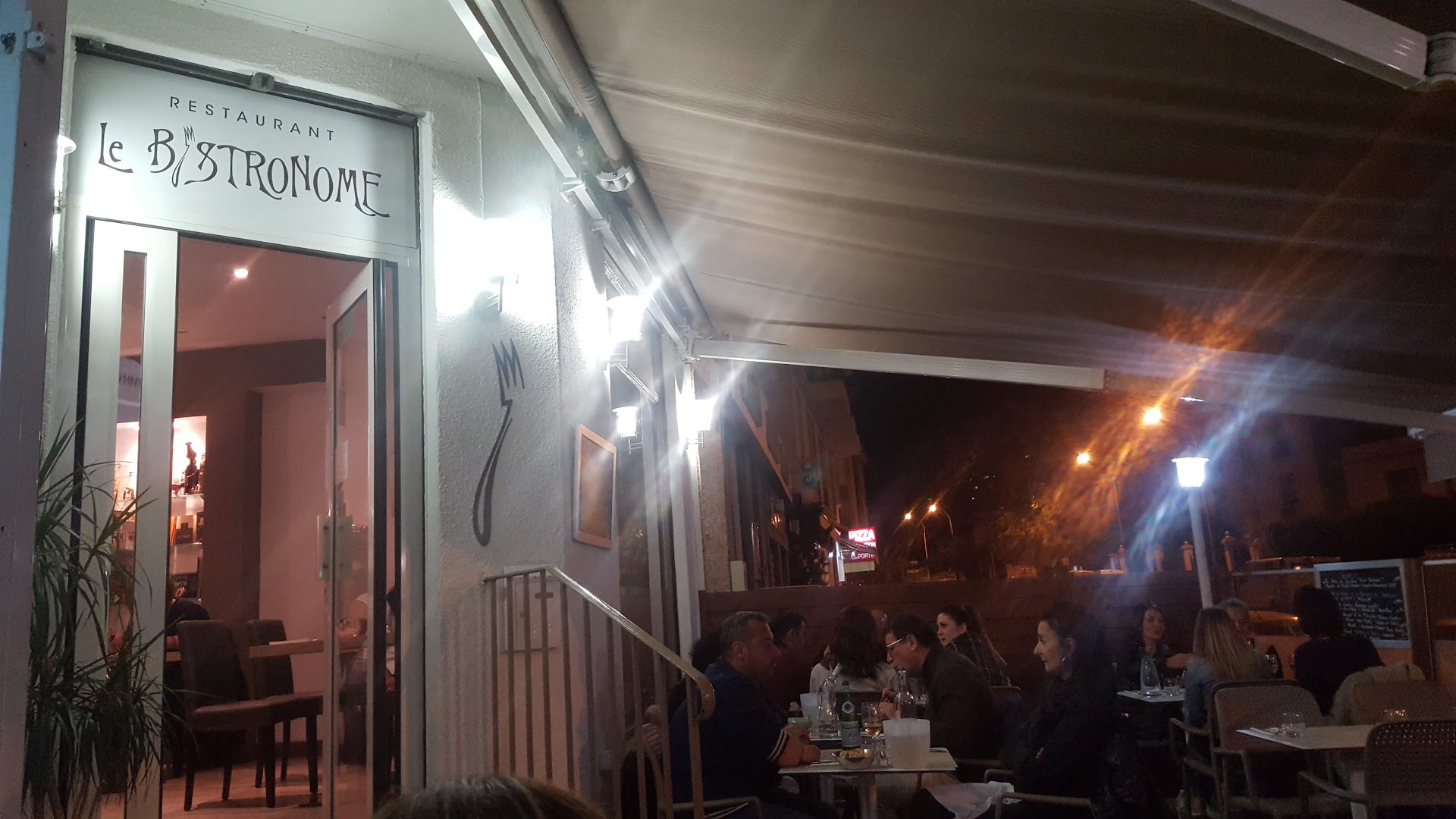 Le Biscornu — vue du restaurant